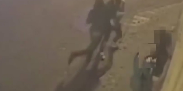 شاهد.. كيف عاقب زوج غيور رجلا