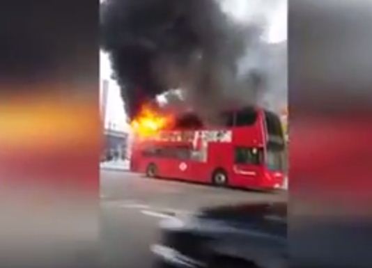 بالفيديو.. لحظة اندلاع النيران في حافلة