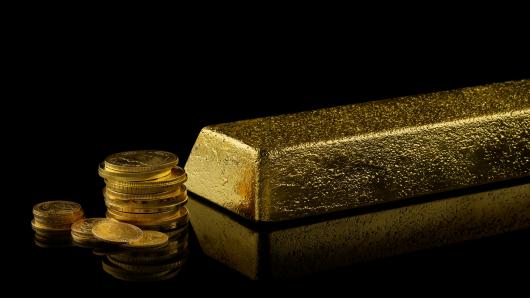الذهب يرتفع مع تراجع الأسهم وهبوط