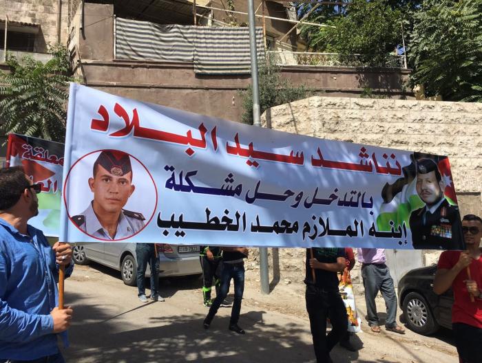 أقارب عاملين بالبحث الجنائي يعتصمون أمام
