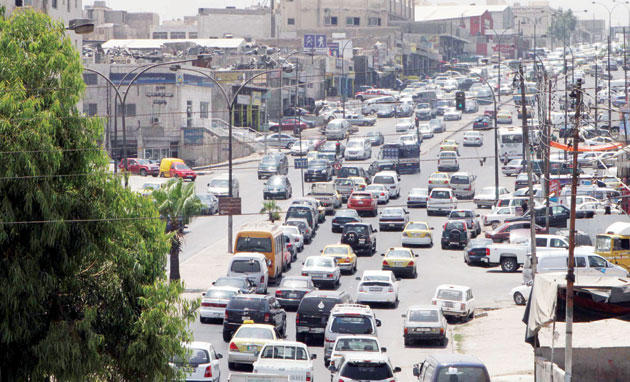 الحكومة ستتيح استيراد سيارات ركوب تعمل
