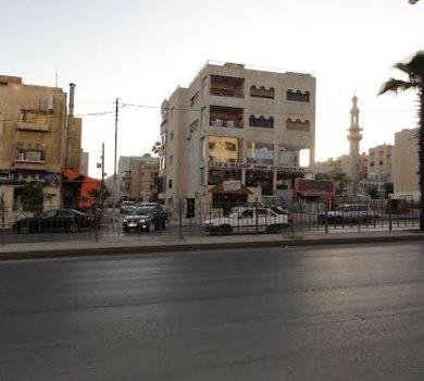 الأمانة تتابع متطلبات السلامة بشارع عبدالله