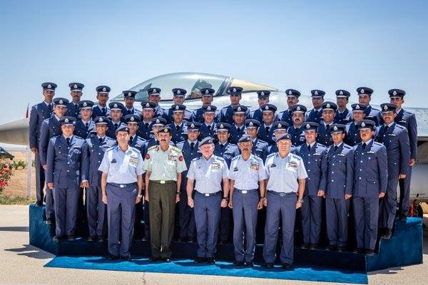 الملك يرعى تخريج مرشحي الطيران 45