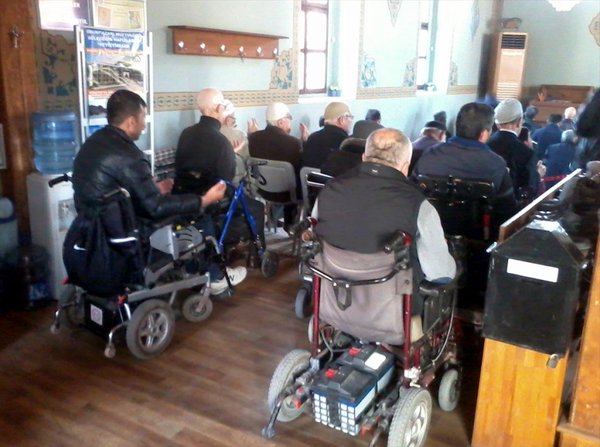 خدمة لتوصيل المعوقين إلى صلاة الجمعة