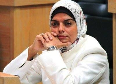 الرياطي تنتقد (تعاقب) مديرين من خارج