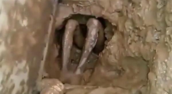 سجين يحاول الهروب من المرحاض فيحتجز