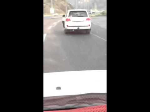 سعودي يعرض حياة ابنته للخطر.. والشرطة