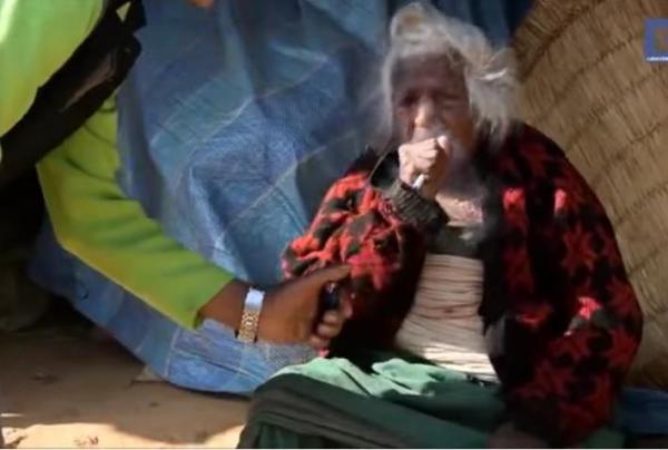 معمرة تعزو طول عمرها لتدخين 30