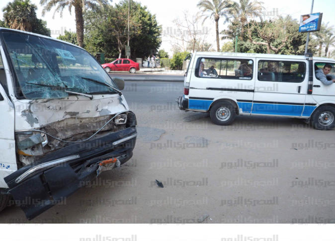 إصابة 9 فى حادث تصادم بين