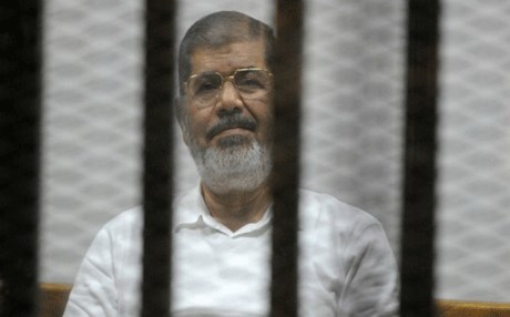 تأجيل محاكمة مرسي و10 آخرين بقضية