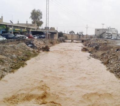 اخلاء 20 منزلا جراء السيول الجارفة