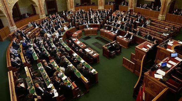 برلمان المجر يرفض حظر إعادة توطين