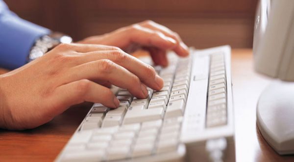 ندوة تحذر من خطورة المواقع الالكترونية