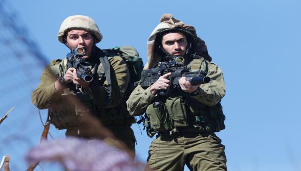 مستوطنون يقتحمون الأقصى واعتقالات في القدس