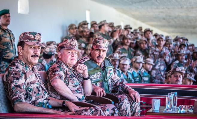 الملك يزور قيادة المنطقة العسكرية الشرقية