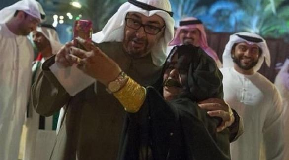 (سيلفي) تجمع مسنة مشاركة في قصر