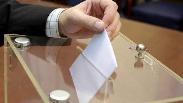 سياسيون وقانونيون: مشروع (الانتخاب) يتجاوز إشكاليات