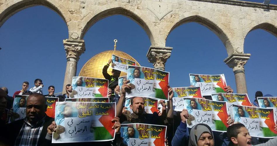60 ألف مصل يؤدون صلاة الجمعة
