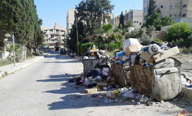 الكرك: شكاوى من تراكم النفايات خلال