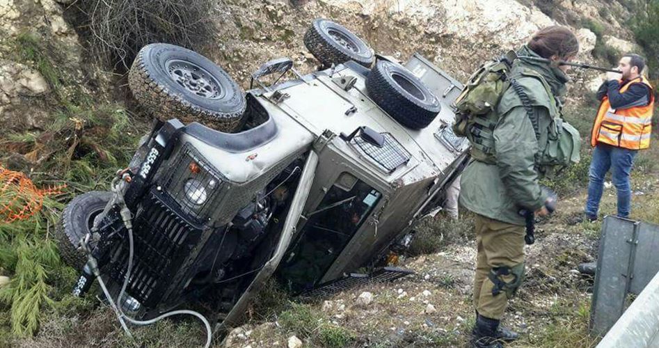 إصابة 7 جنود صهاينة بانقلاب مركبتهم