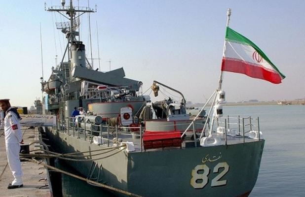 إيران تنشر سفينتين حربيتين في خليج