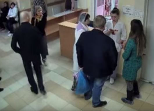 امرأة تسرق رضيعة من مستشفى للولادة