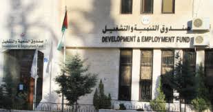 مدير (التنمية والتشغيل) يعرض مزايا البرنامج