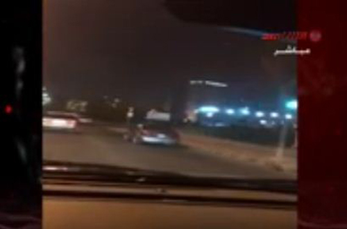فيديو: مخمور يتسبب بحادث غريب على