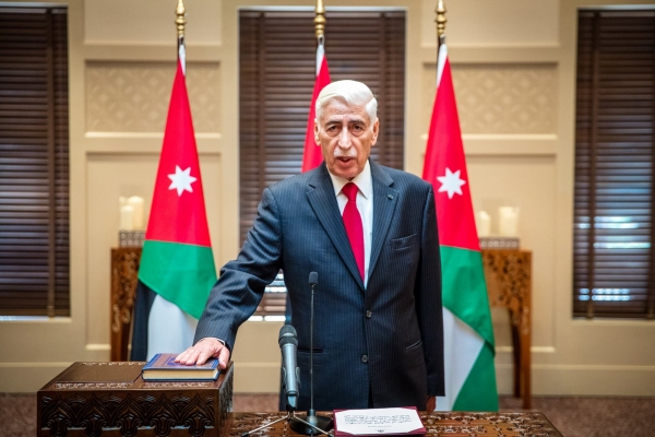 محمد الذويب يؤدي اليمين أمام الملك