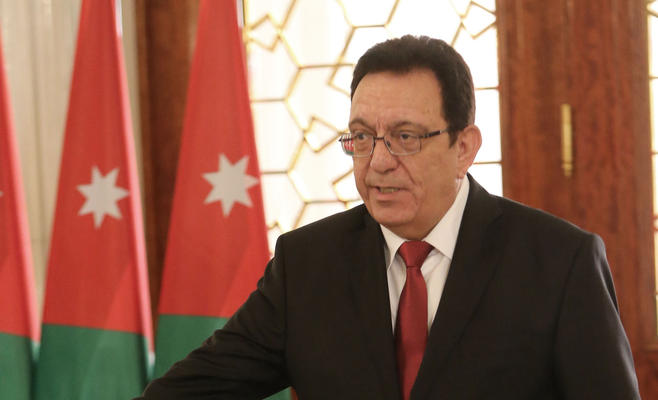 حداد يتنازل عن راتبه التقاعدي