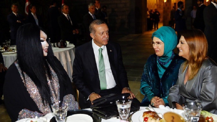 أردوغان يتناول الإفطار مع أشهر المتحولين