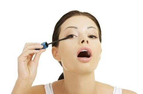 لماذا تفتح المرأة فمها عند وضع
