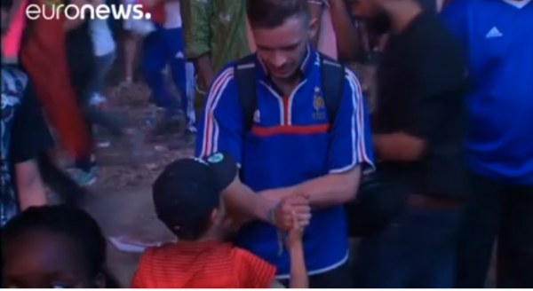 البرتغال تكافئ المشجع الفرنسي الحزين