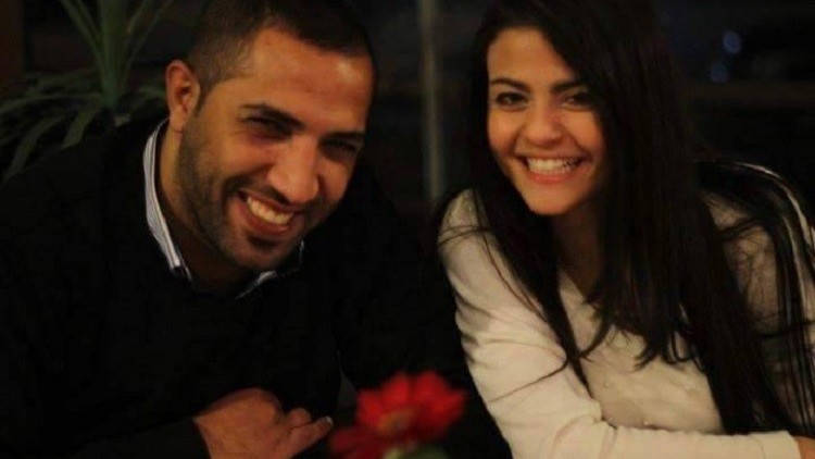 فلسطيني يتقدم لزميلته عبر (فيسبوك) وينال