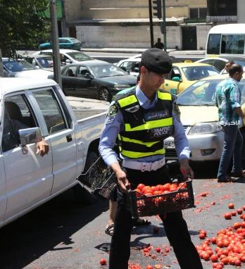 اصابة شخص اثر حادث تصام بين