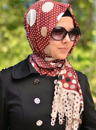 إدانة صاحب عمل أقال عاملة ارتدت