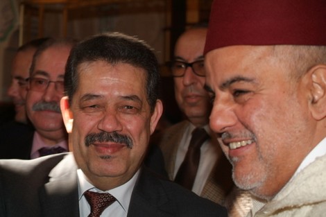 (الاستقلال) يغازل غريمه السياسي (العدالة والتنمية)