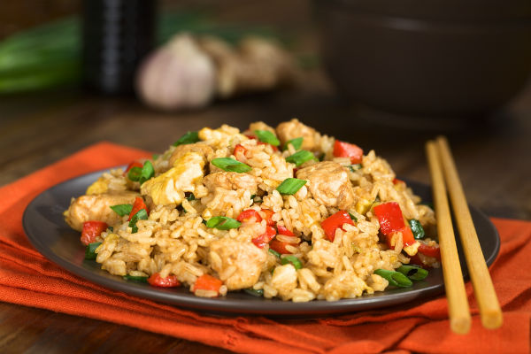 طريقة عمل الأرز المقلي بالدجاج