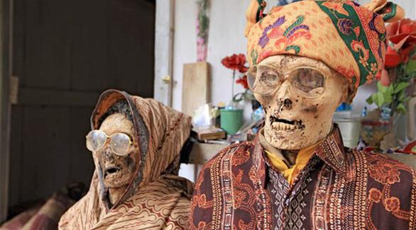 بالصور: قرية إندونيسية تنبش قبور سكانها