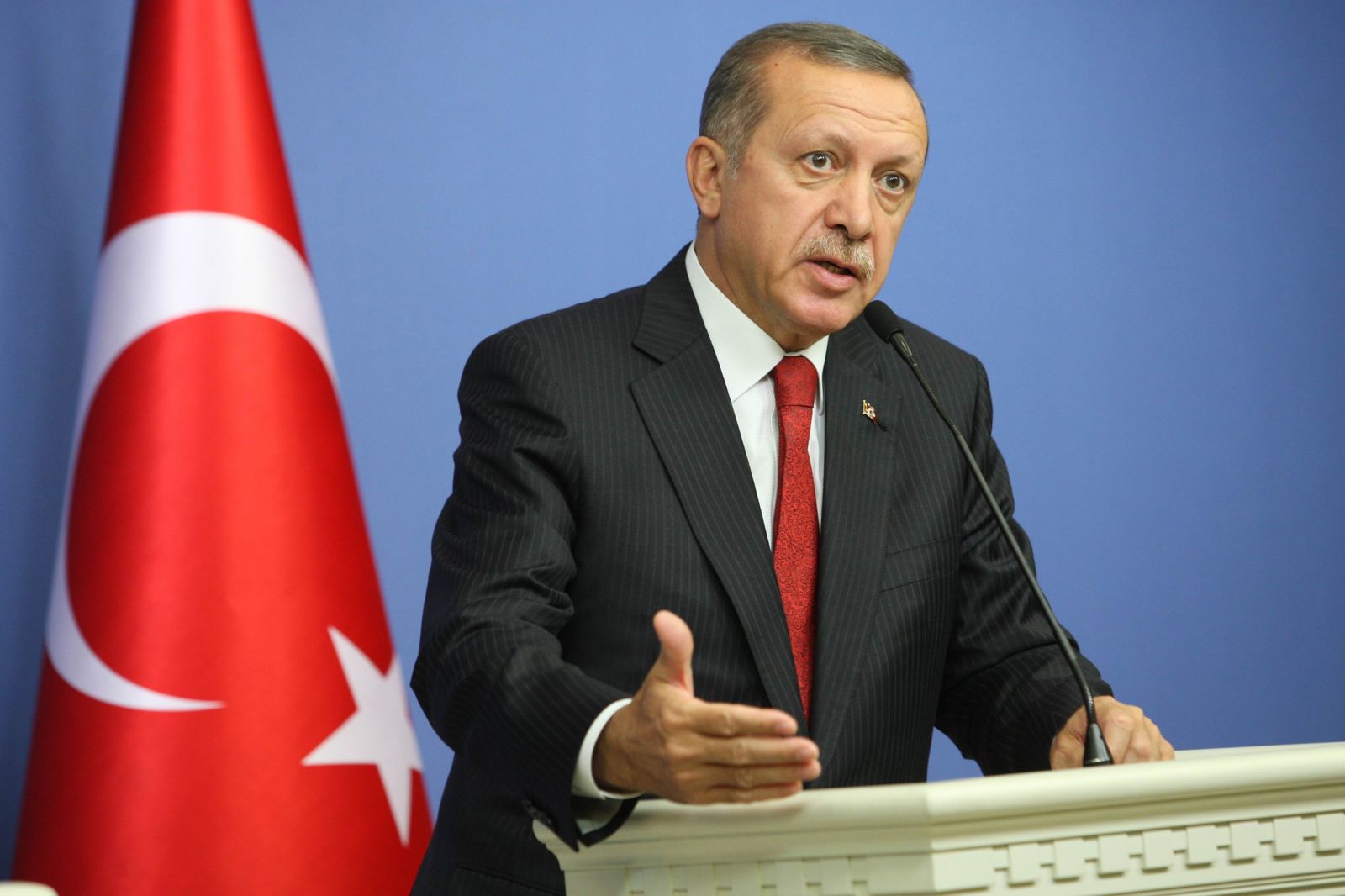 أردوغان يتهم إيران بتبني سياسات (طائفية)
