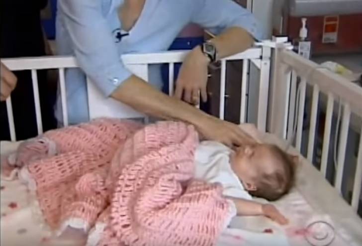 طفلة معجزة بامكانها الاحتفال بيوم ميلادها