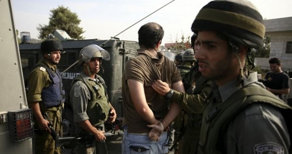 الاحتلال يعتقل 12 فلسطينيا من الضفة