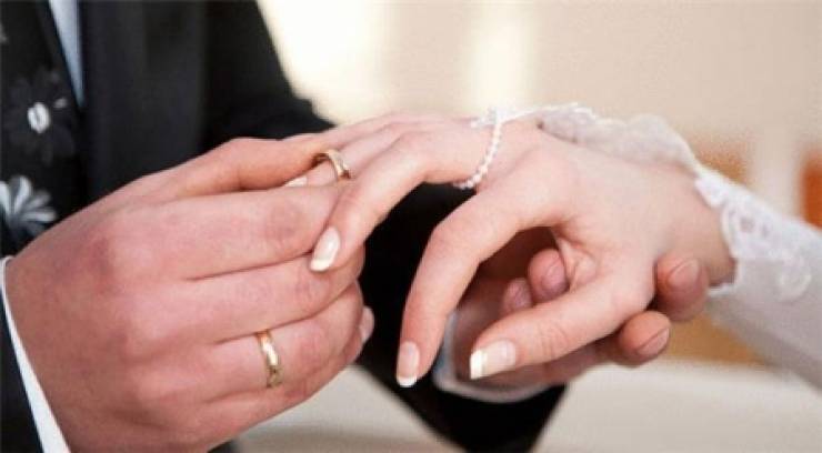 تزوجت 8 مرات بدون علم أهلها..