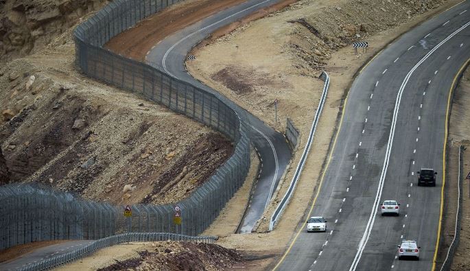 هآرتس: إسرائيل ستبني جدار عازل جديد