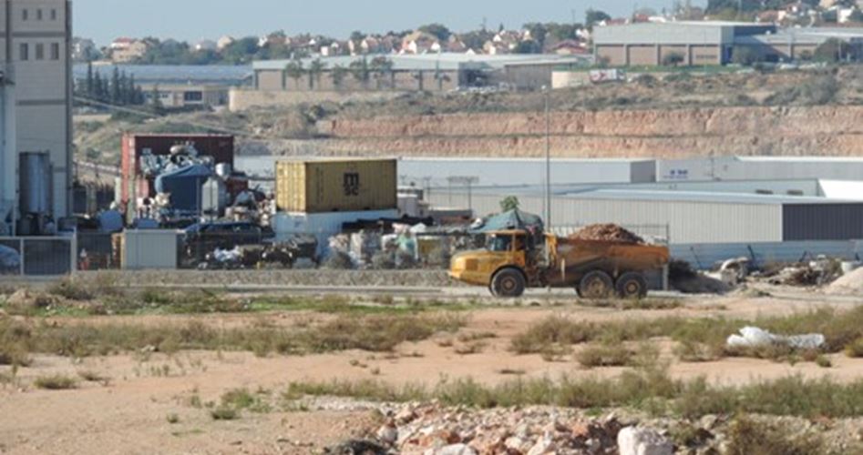 سلفيت.. مستوطنواريئيل يجرفون في أراضي بروقين
