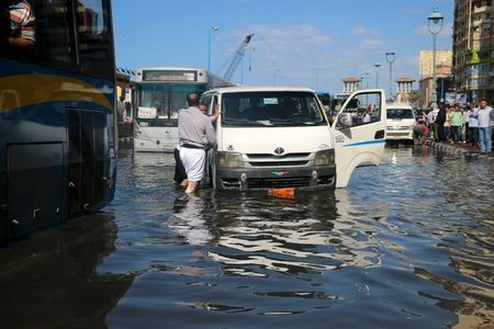 مقتل خمسة في عاصفة ممطرة ضربت