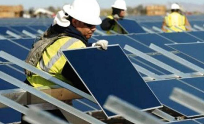 الحكومة تربط 4 مشاريع طاقة متجددة