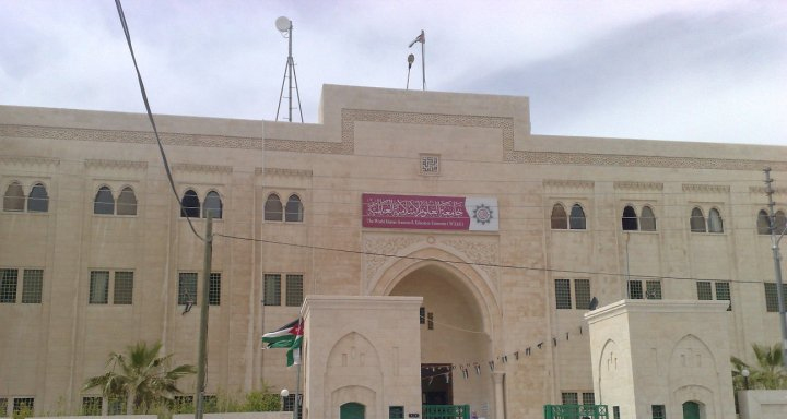 (العلوم الاسلامية) تحدد دوام موظفيها في