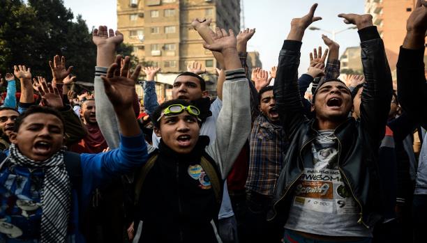 السيسي و25 يناير: تمييع الثورة بعيد