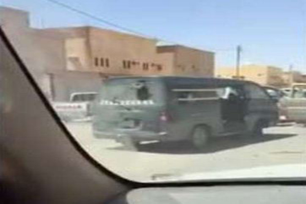 فيديو: سائق يعرض حياة طالبات ابتدائية